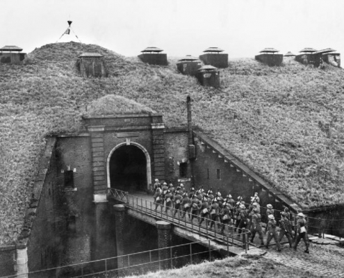 Troops_of_51st_Highland_Division_march_over_a_drawbridge_into_Fort_de_Sainghain_on_the_Maginot_Line,_3_November_1939